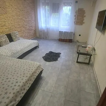 Fenyes Apartman Apartment