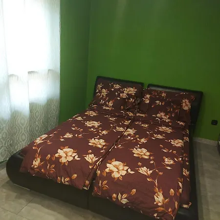 Fenyes Apartman Apartment