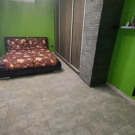 Fenyes Apartman Apartment *